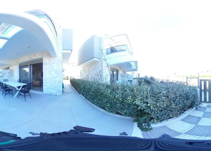 Villa Maisonette In Front Of The Sea